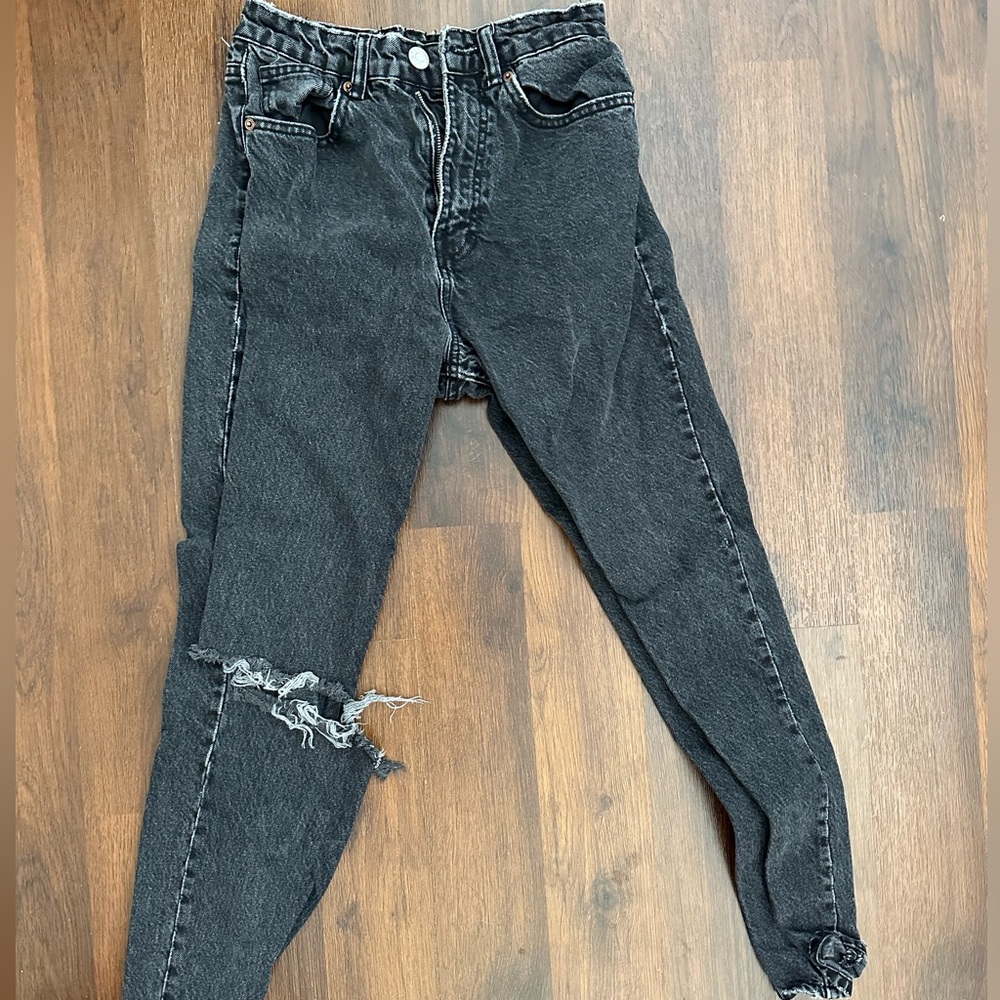 Black high-waisted jeans